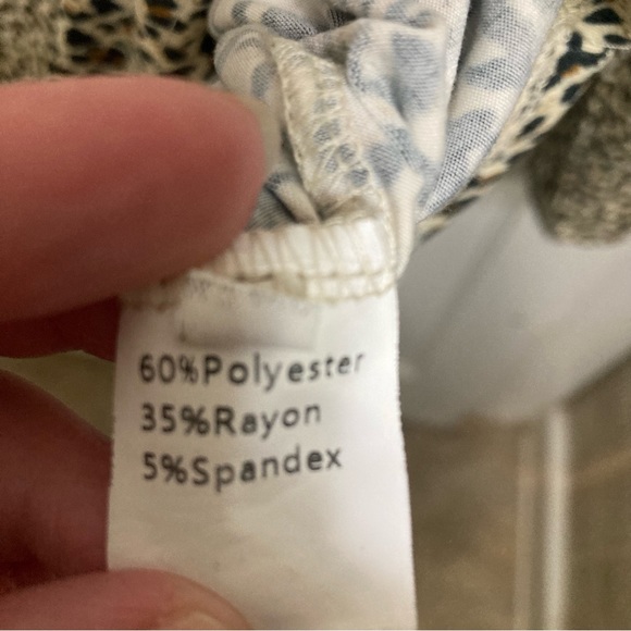 NWOT Women’s leopard print mock turtleneck shirt - Picture 3 of 4